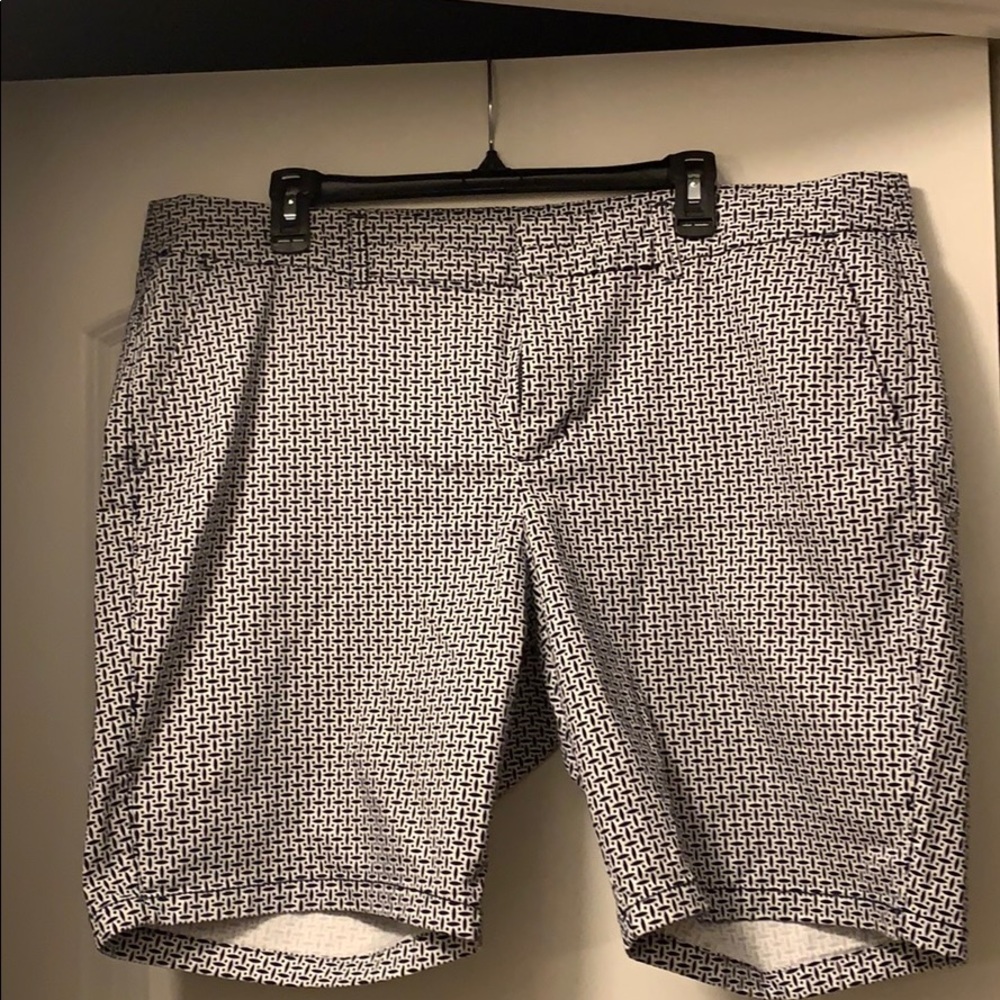 Gap Bermuda Shorts. 7’